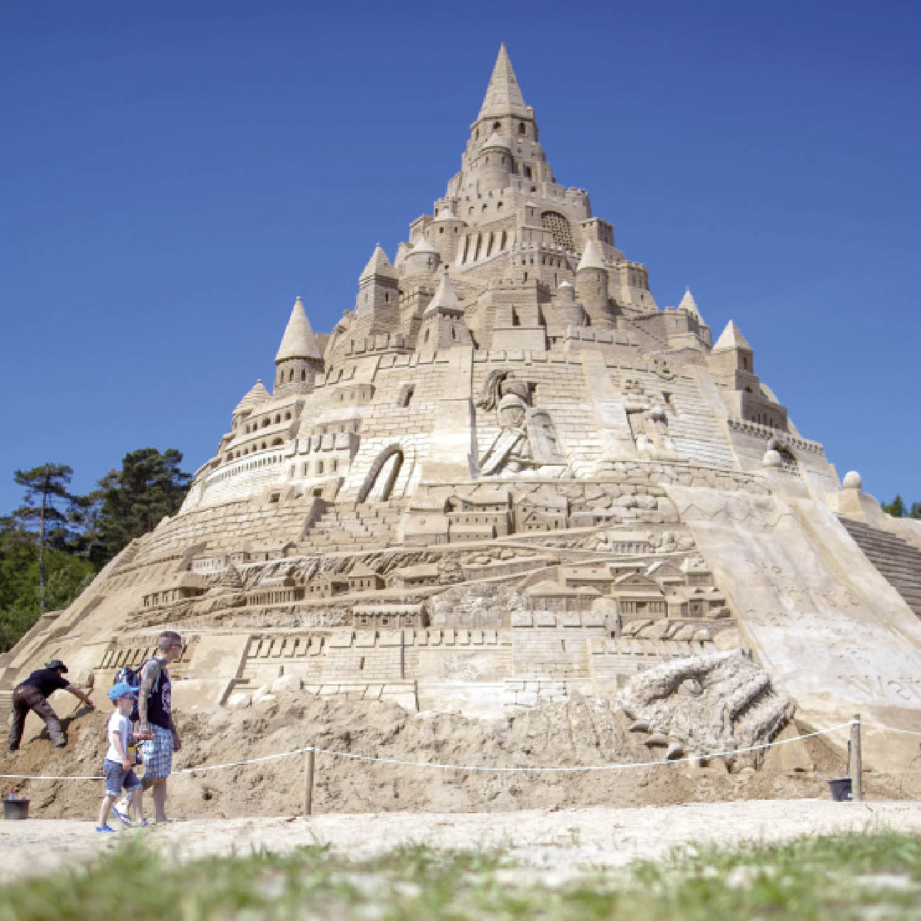 Voici le plus grand  château de sable  du monde