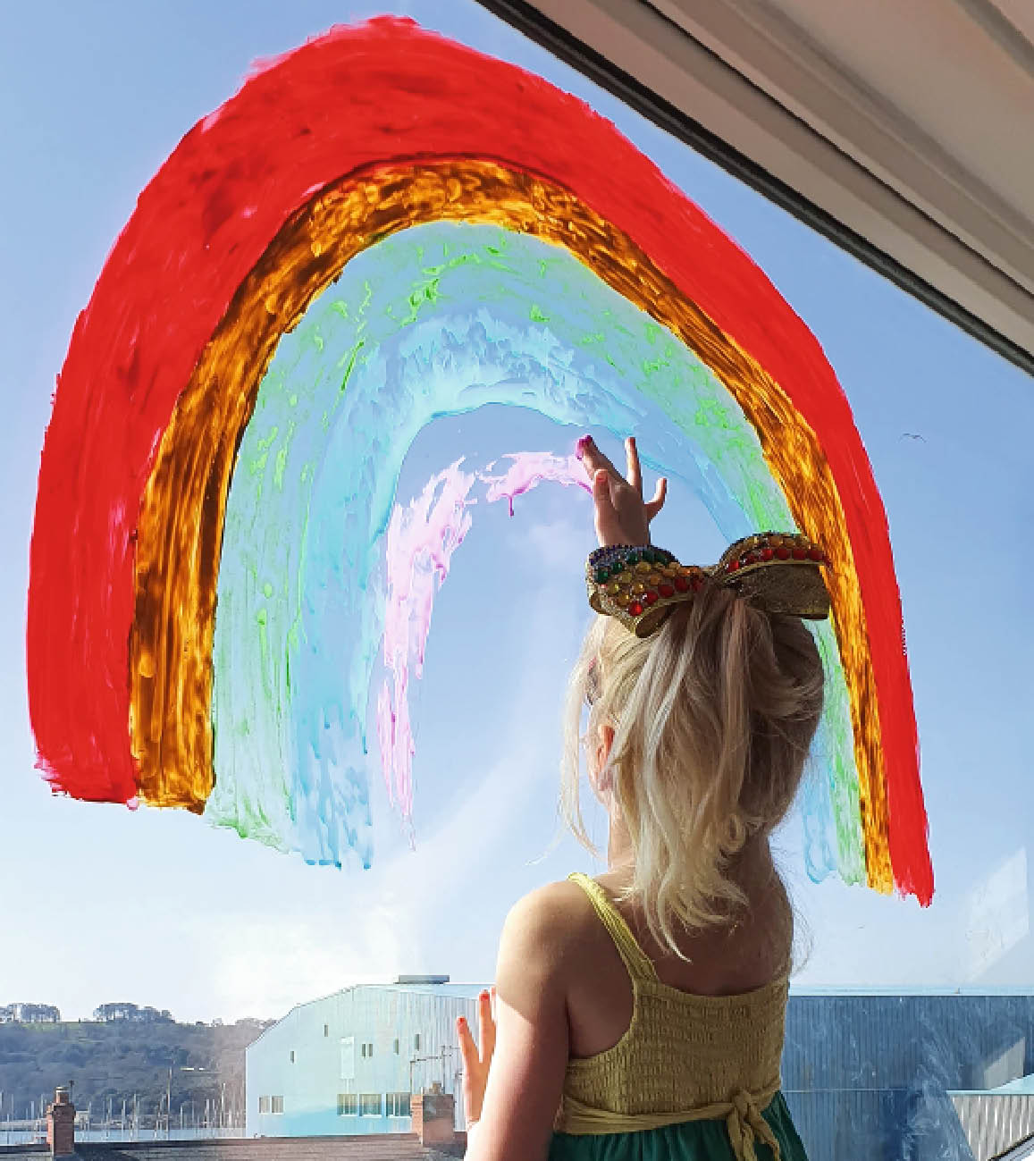 Des Arcs En Ciel Aux Fenetres Pour Partager De La Joie Le Petit Quotidien Le Seul Journal D Actualite Pour Les Enfants De 6 10 Ans